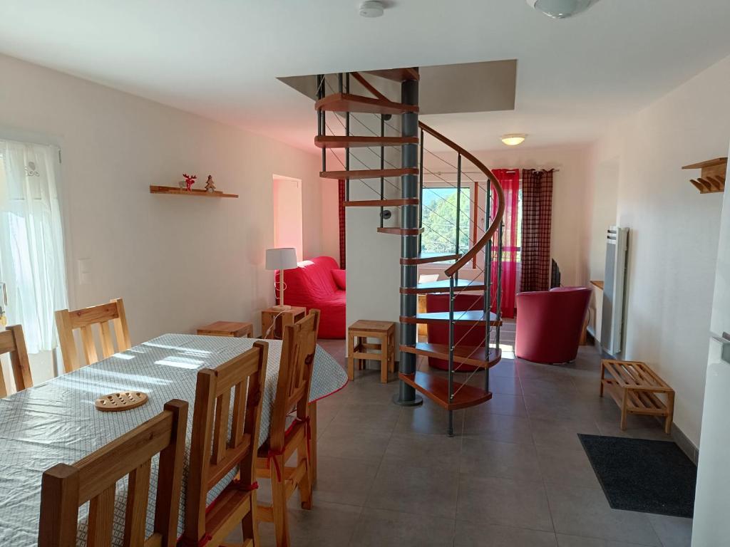 Chalet paisible à 4km de la station des Carroz - Chalet St François de Sales - 3