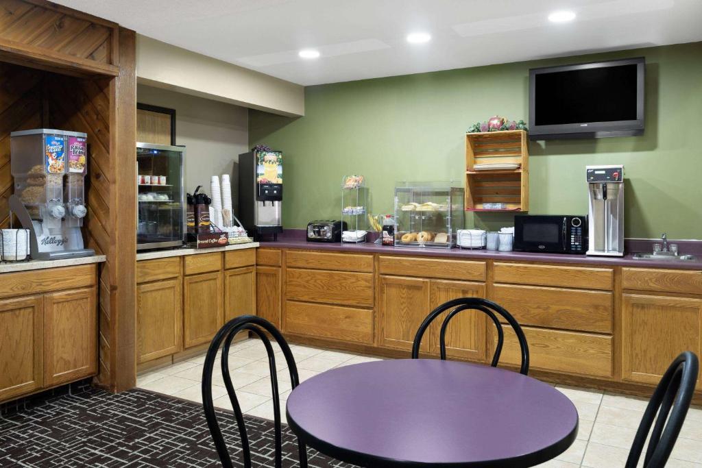 슈퍼 8 바이 윈덤 다이어스빌 (Super 8 By Wyndham Dyersville)