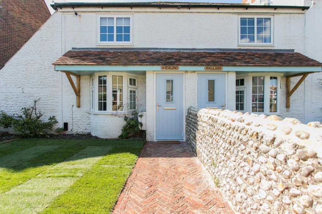 Shealing - East Wittering Fisherman's Cottage, Chichester