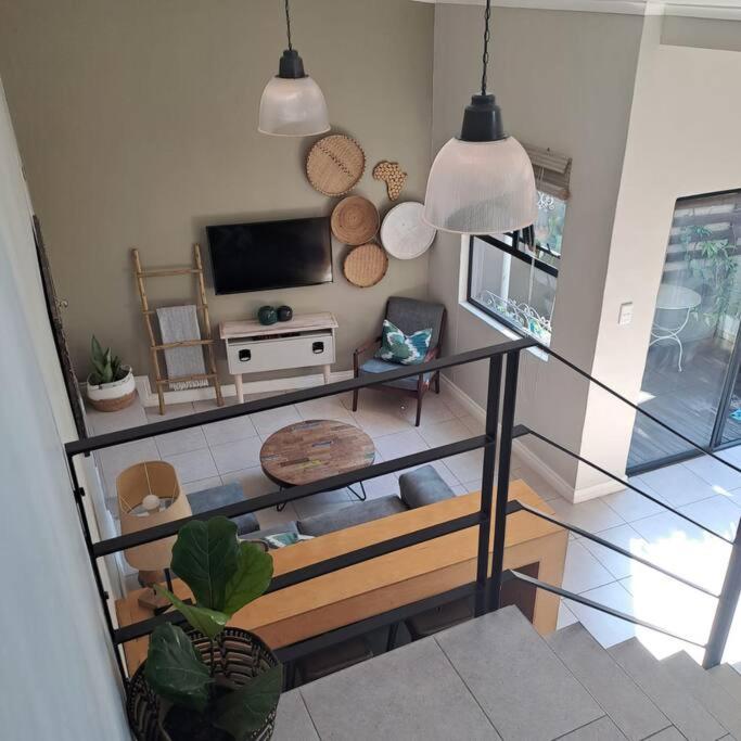 Open, Fresh & Private - Loft Styled Apartment, Durban
