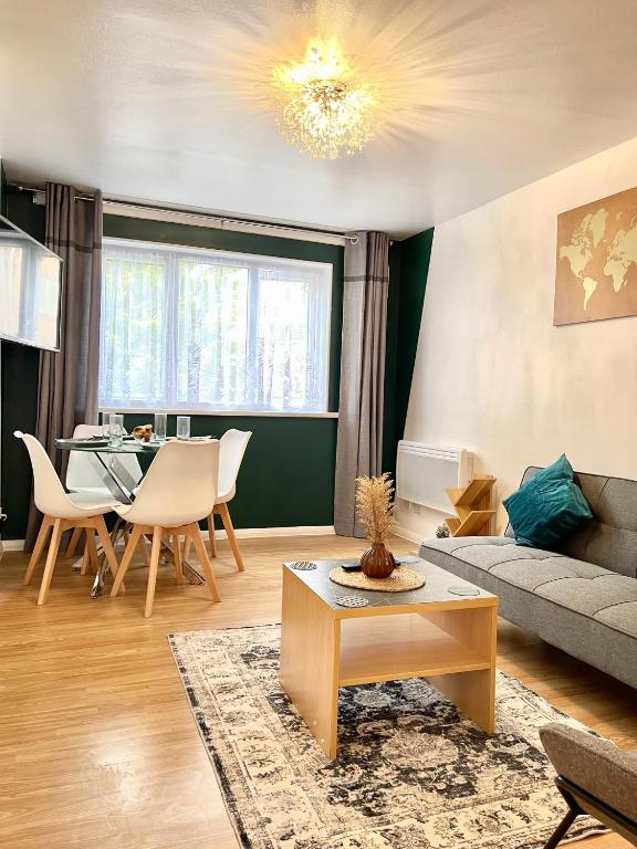 The Express Apartment, Goodmayes