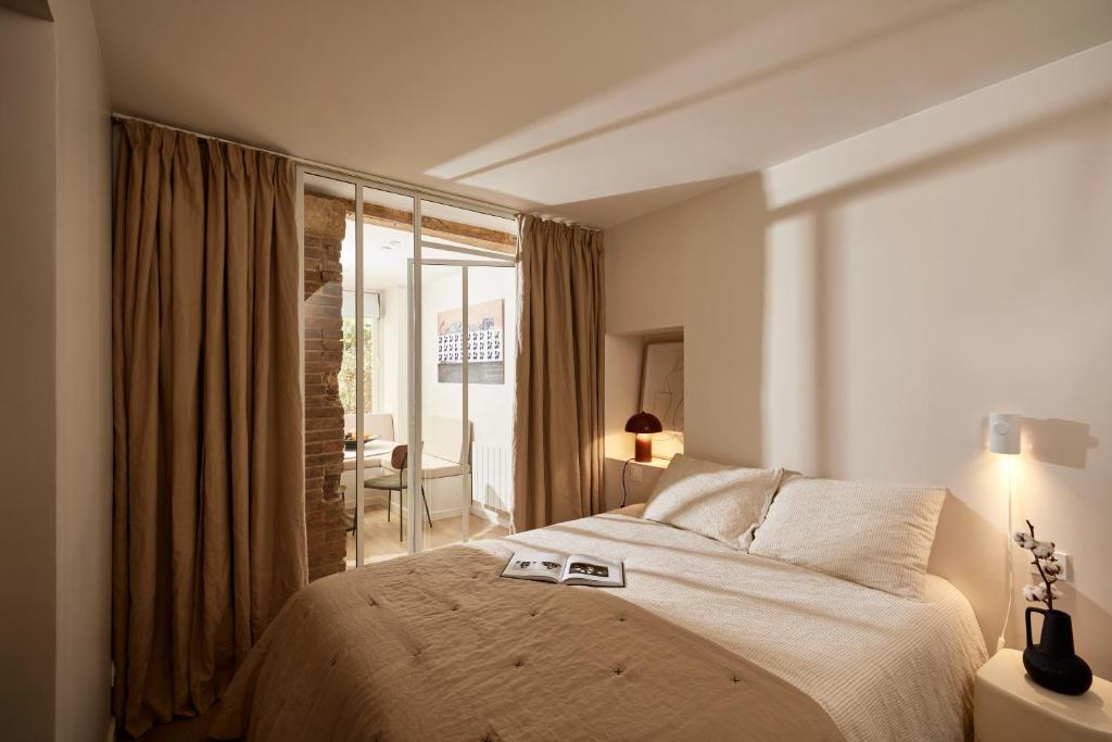 Stylish 2BR & 2BA with private terrace - 5