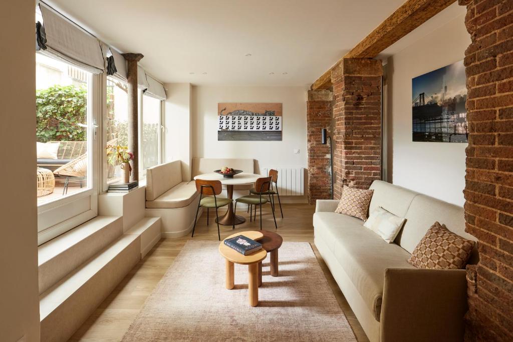 Stylish 2BR & 2BA with private terrace - 4