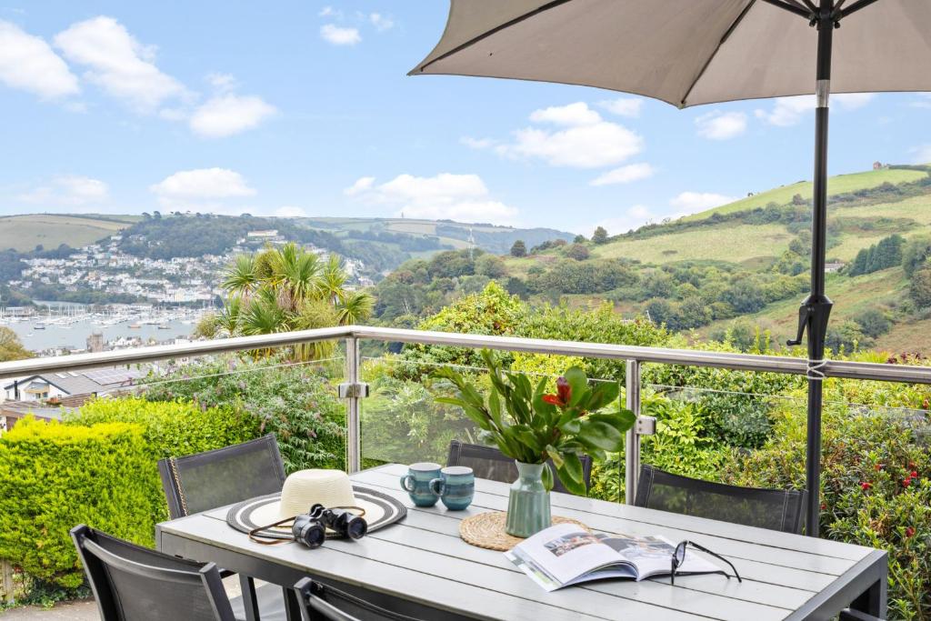 15 Churchfields - Bungalow with Estuary Views and Parking, Dartmouth