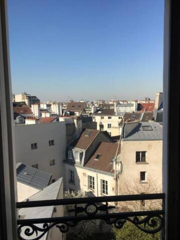 Backpacker room with an Eiffel Tower view near St Germain des Prés - 4