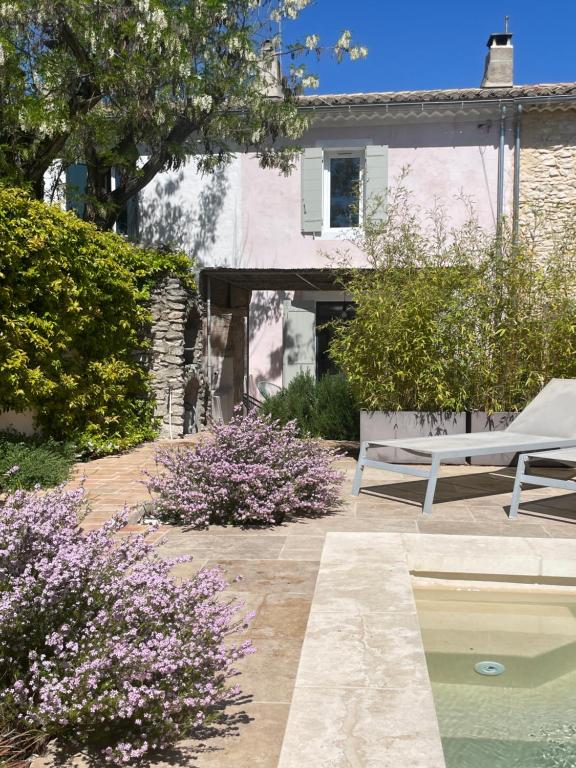 Mazet avec piscine, parking et clim dans le centre, Casa vacanze Saint