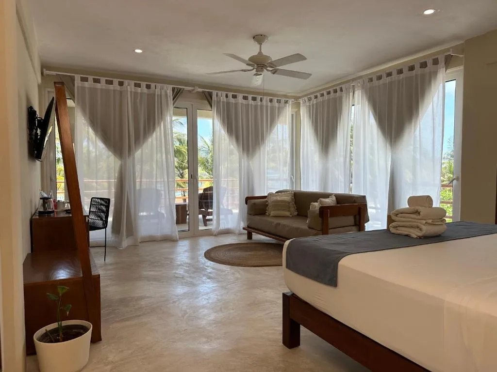 Noah Beach Hotel & Suites, Hotel in Mahahual