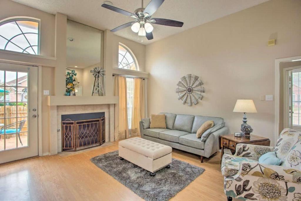 Heart of Rowlett - 3 BD 2BA Cozy Getaway w Patio, Rowlett