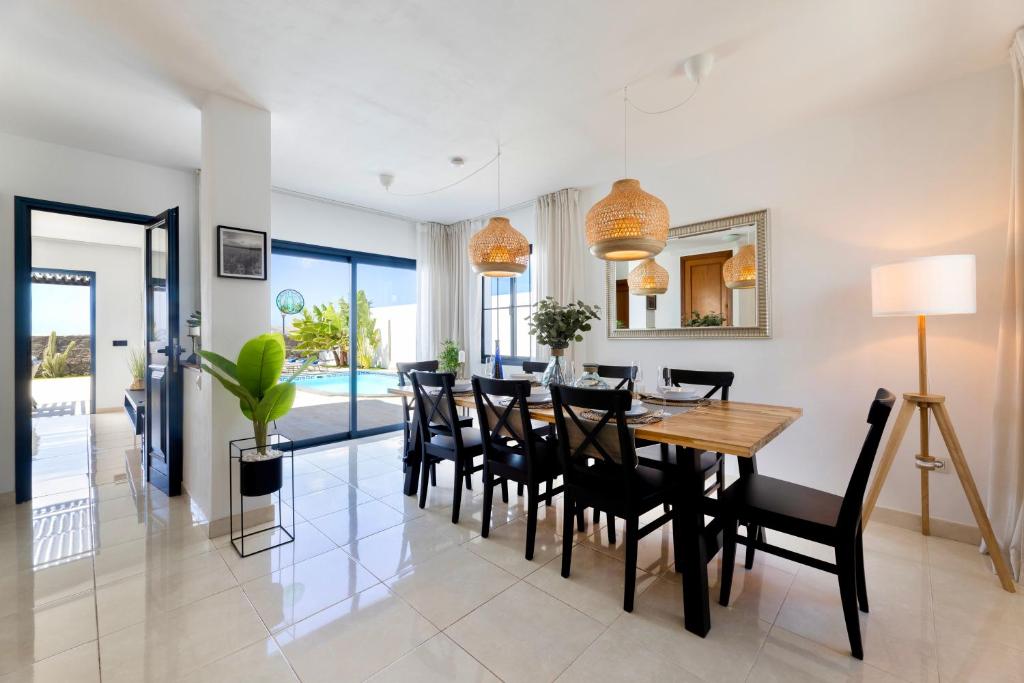 Villa Playa Blanca - Heated pool, AirCon - 3
