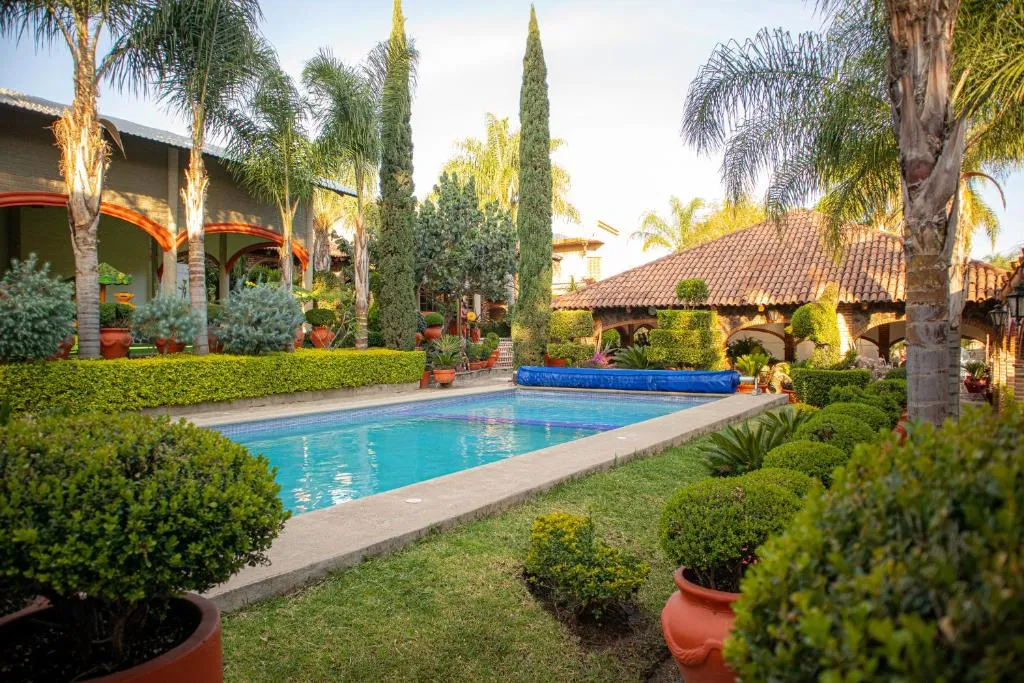 Hotel El Dorado - cerca de Chapala y del Aeropuerto, Hotel in Ixtlahuacán de los Membrillos