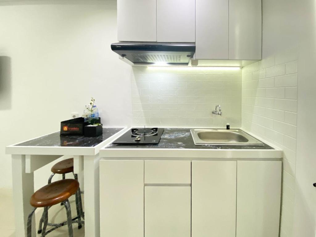 Modern Design and Cozy Studio at Bassura City Apartment By Travelio, Jakarta