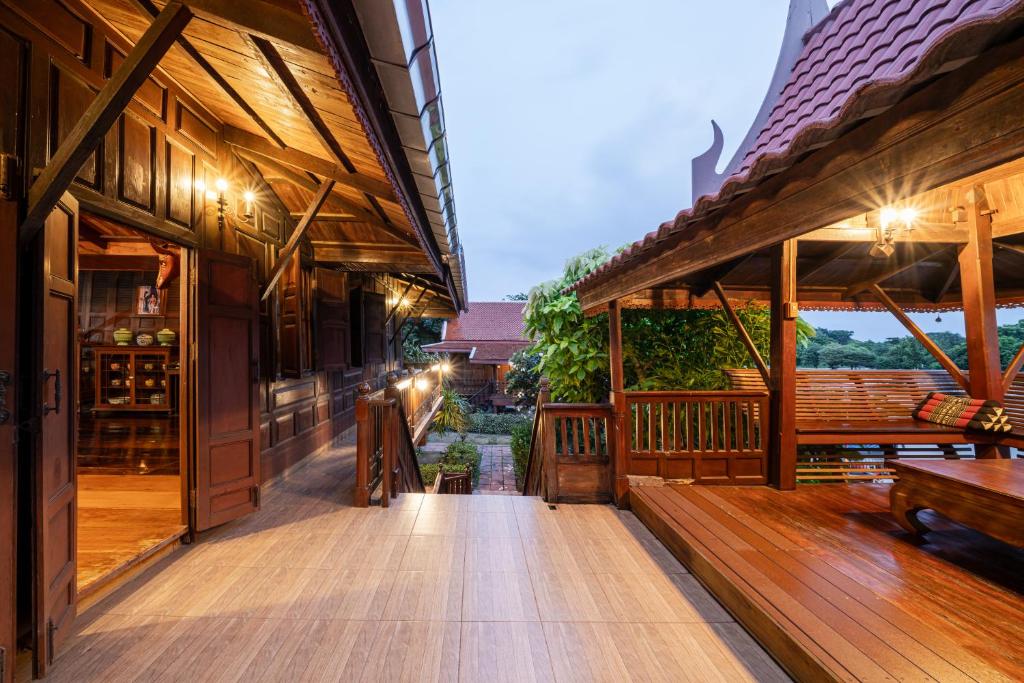 Shared lounge/TV area, Athithara Homestay in Ayutthaya