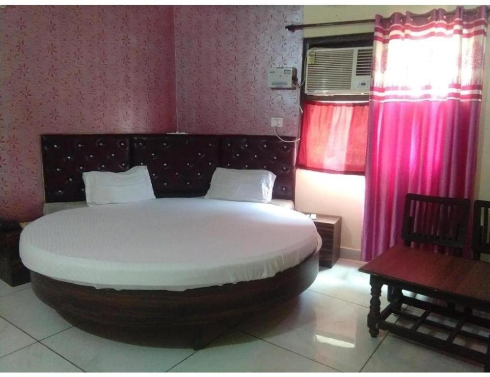 3. Hotel Su..