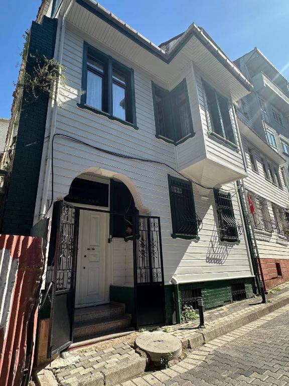 WOODEN House ÜSKÜDAR, Istanbul