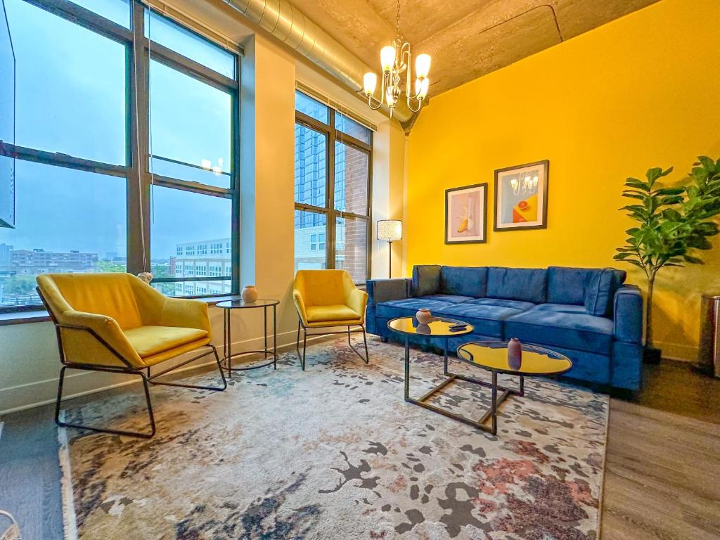 Walkable 2BR Apartment in Chicago South Loop with Optional Parking and Gym Access Near McCormick Place, Museum Campus & Lakefront, Chicago