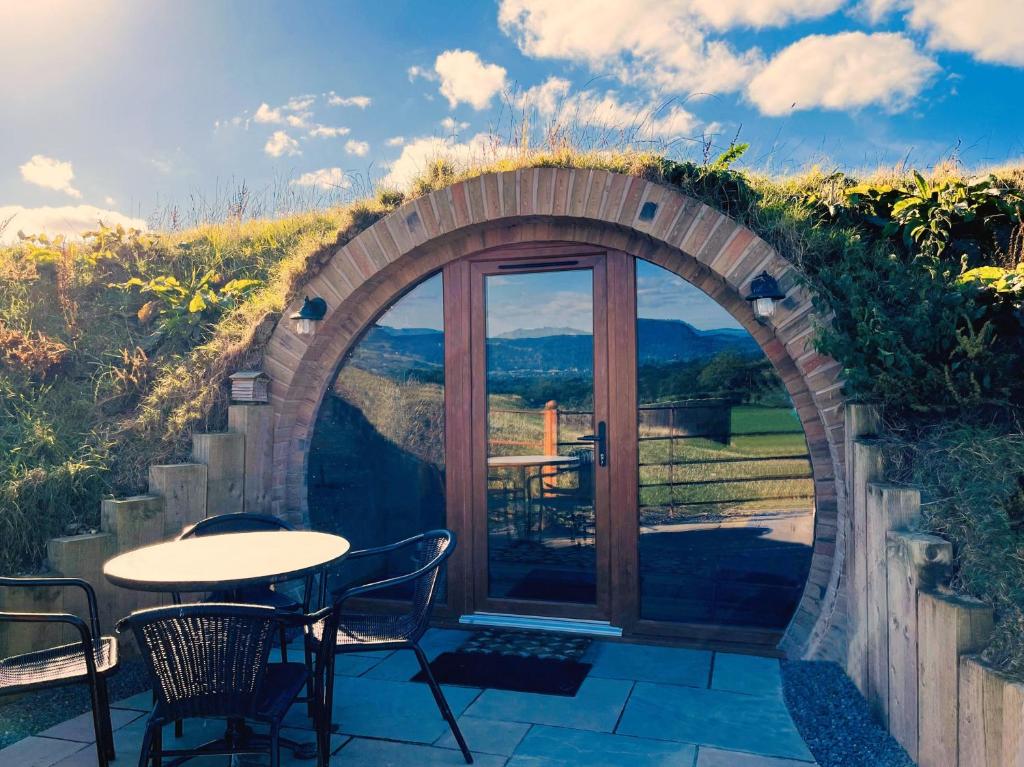 Honeybee Home, Llansantffraid-ym-Mechain