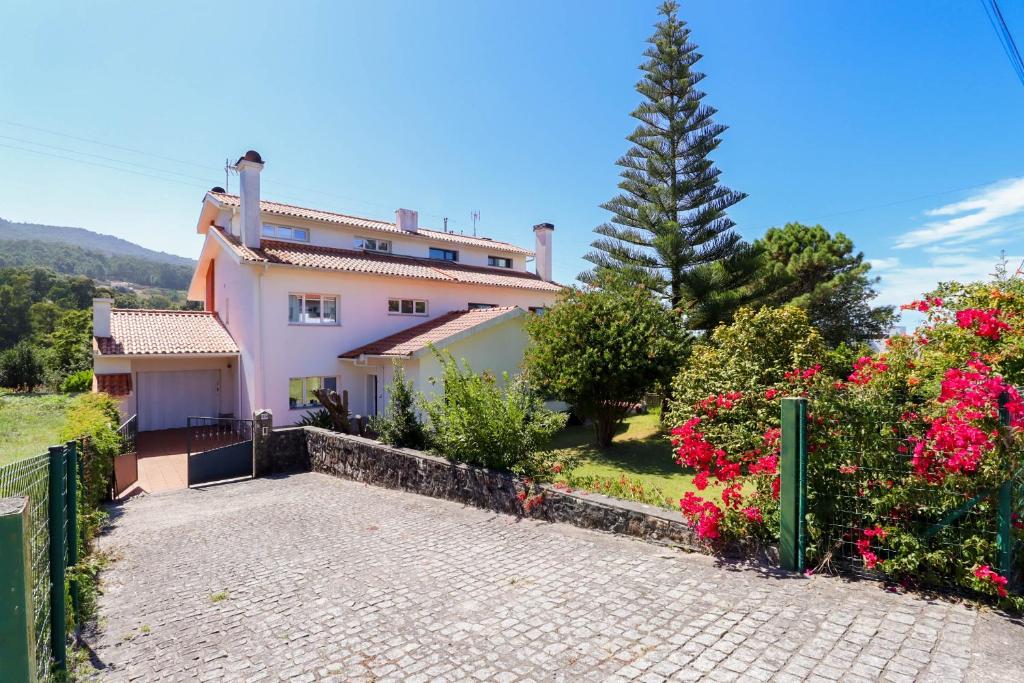 Copa Cabanas - House in Quiet Area with Patio, Viana do Castelo