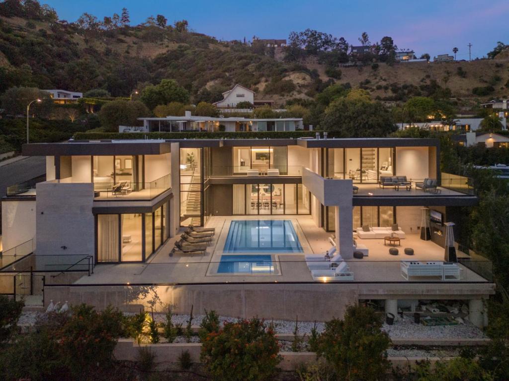 Swallow Sanctuary, Los Angeles