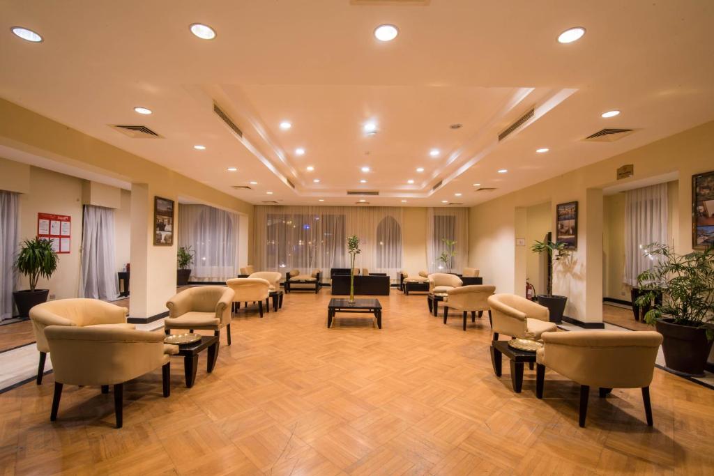 フロント・ロビー