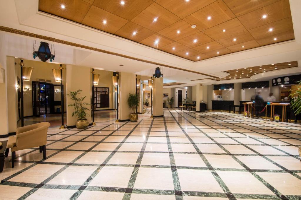 フロント・ロビー