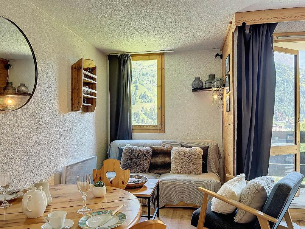 Studio rénové au pied des pistes avec balcon et Wi-Fi - FR-1-688-95 - 1