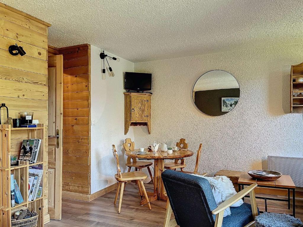 Studio rénové au pied des pistes avec balcon et Wi-Fi - FR-1-688-95 - 4