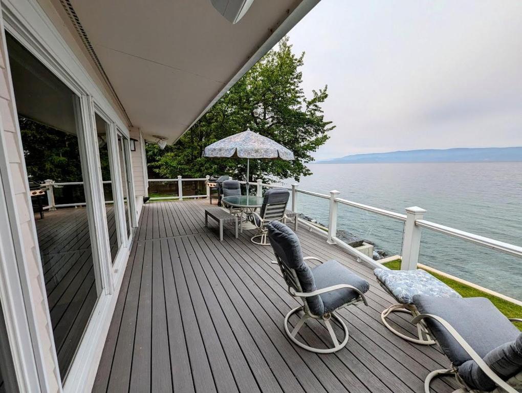 Lake Front Retreat on Flathead, Bigfork