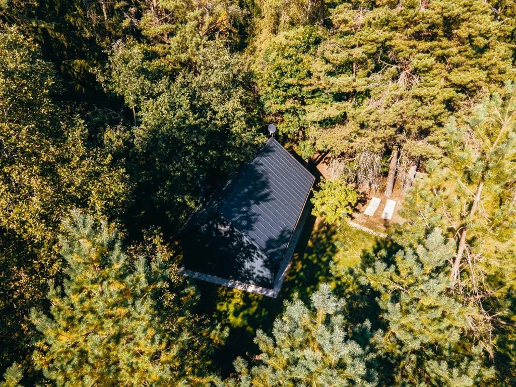 Cocodeno-'Virš Ąžuolų' - Forest SPA - FREE jacuzzi，位于Paplatelė的酒店