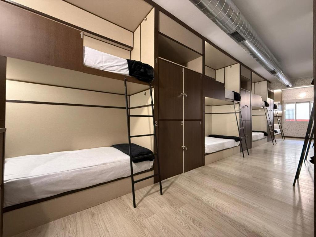 Hostel TKH-Rooms Mate, Мадрид