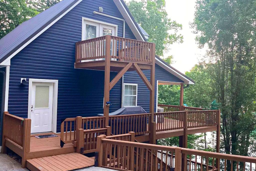 Rock The Dock, Pine Crest