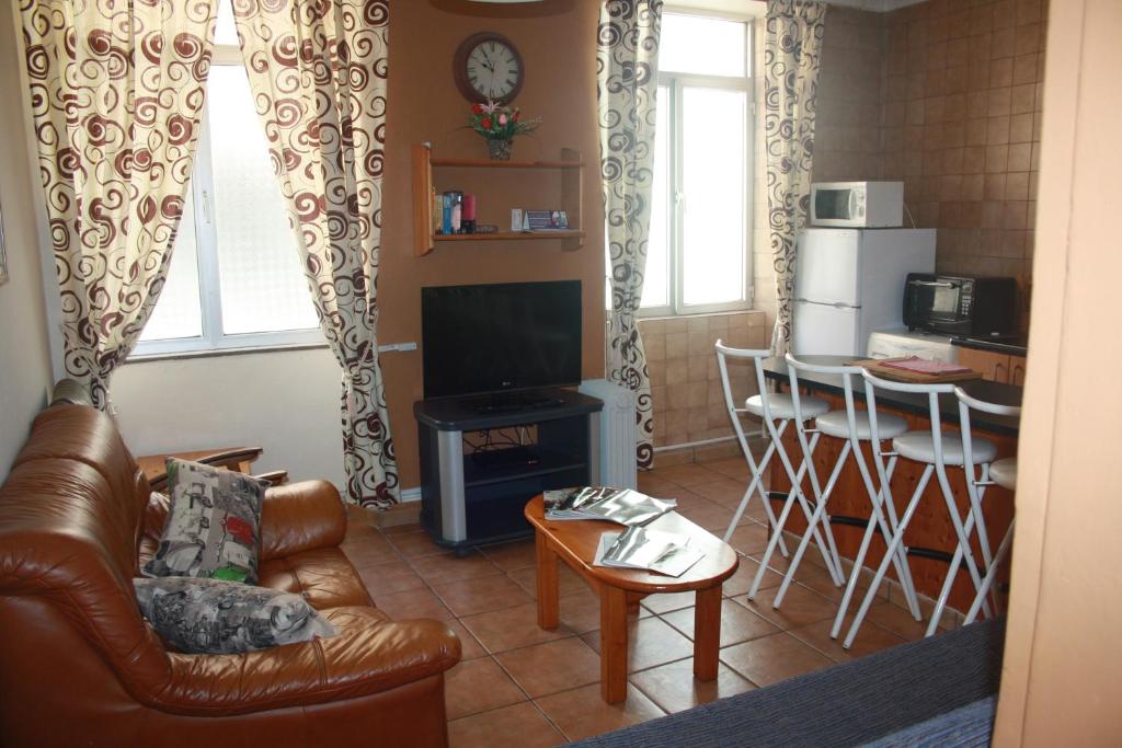 Governor's Inn Apartments photo