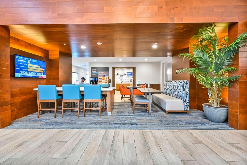 Holiday Inn Express Palestine By IHG お料理のイメージ