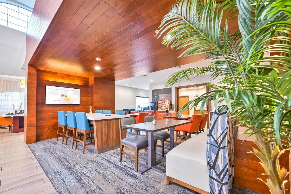 Holiday Inn Express Palestine By IHG 館内設備