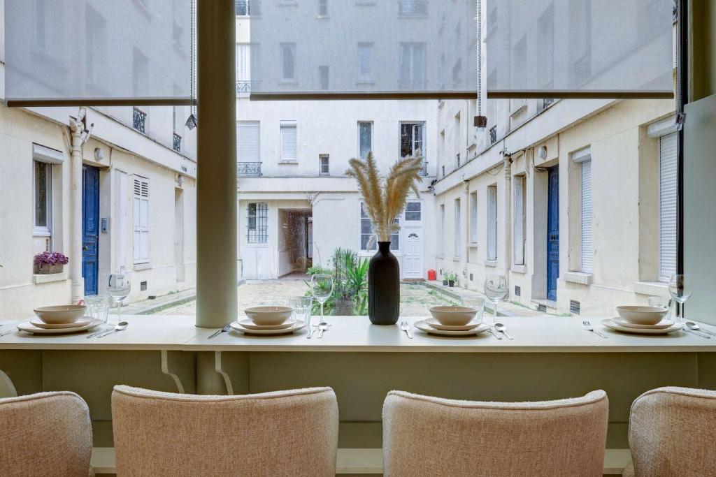 Place de la Nation Cozy 2BD Duplex - 3