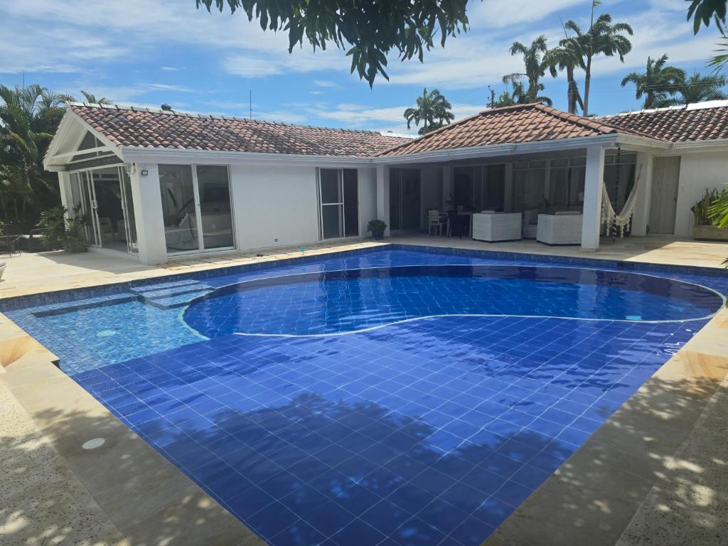 Hermosa casa en condominio campestre el peñon - 2