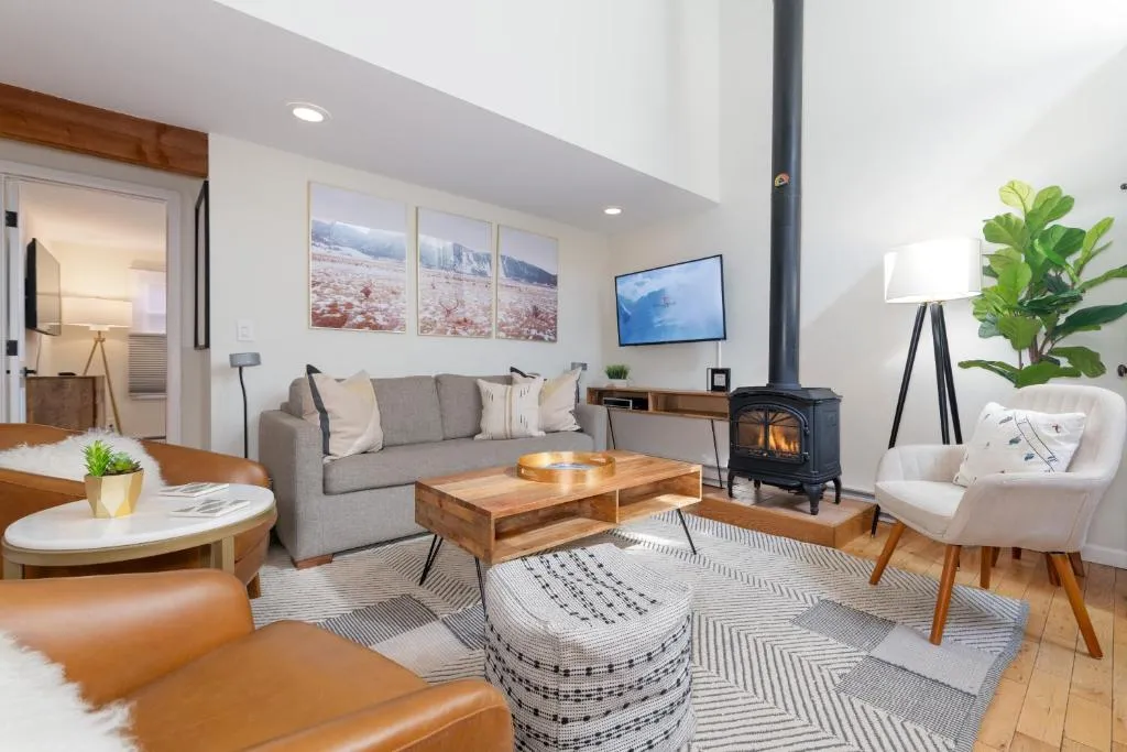 Spacious Family Friendly Townhome on Telluride Mainstreet, hotel in Telluride