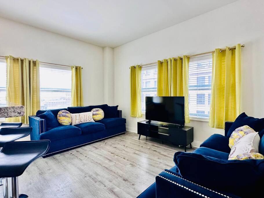 Downtown Penthouse Suite w view, Indianapolis