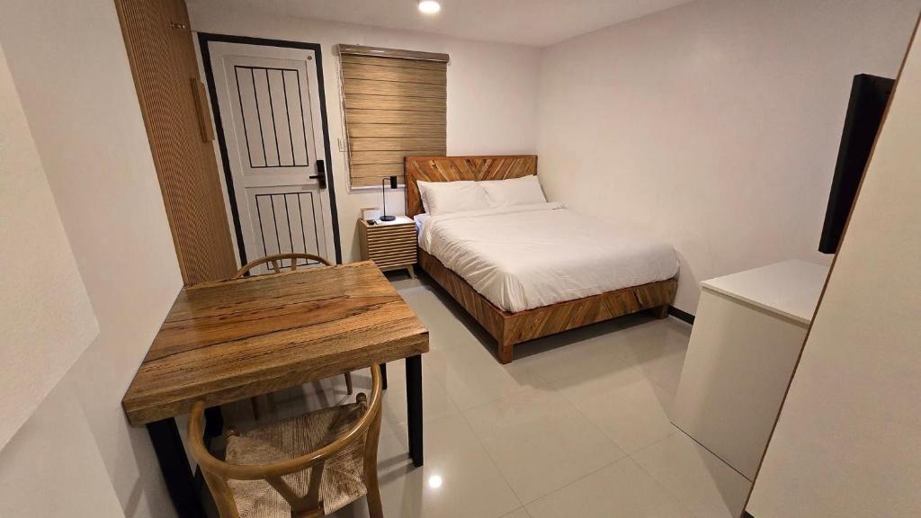 Flat 35, Unit 1B, Manila