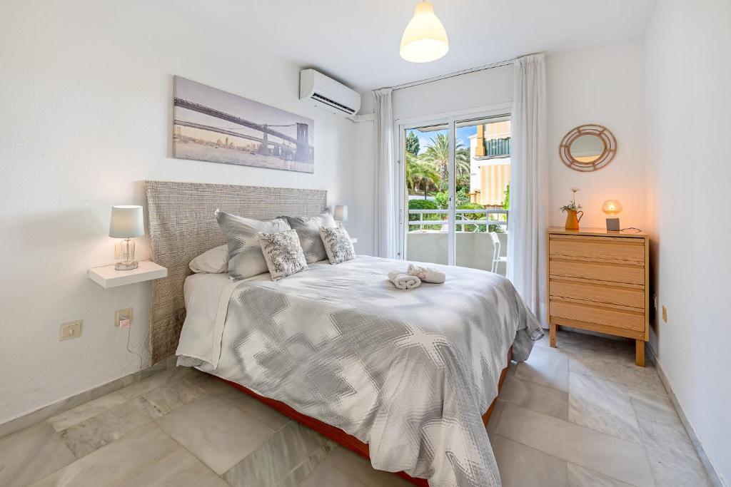 Carihuela Torremolinos with Pool and free Parking 5 m Beach - 3