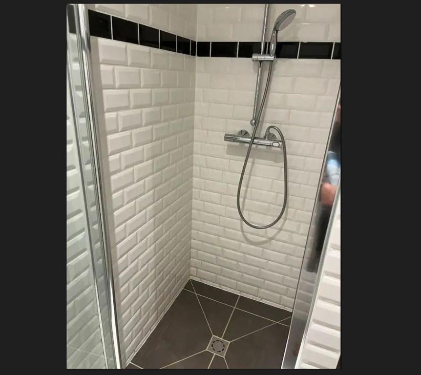 Appartement Paris 11 - 2 chambres - 2 sdd - 2 wc - 3