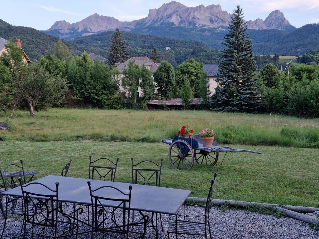Maison dans parc clôturé, Barcelonnette