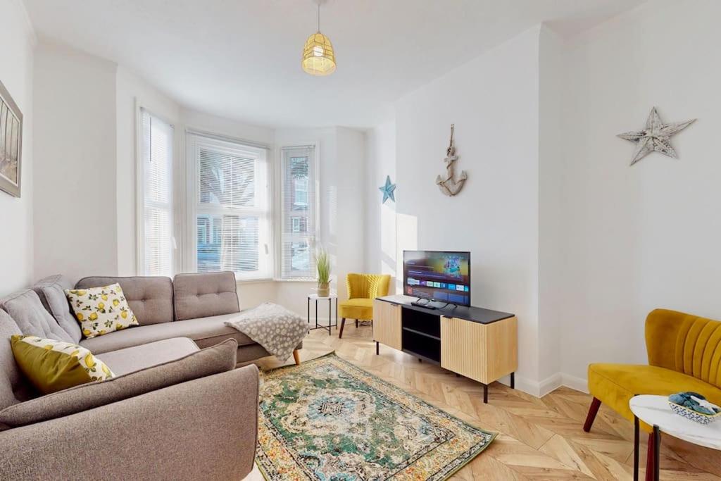 Bright & Spacious 4 Bed Victorian Home by Blue Buzzard Property, Kent