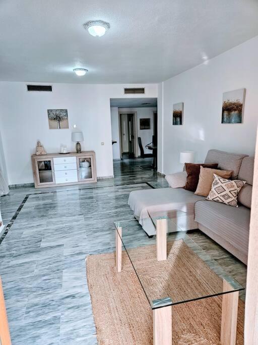 Monte Duquesa Plaza Palmeras close to Port and Beach, Manilva