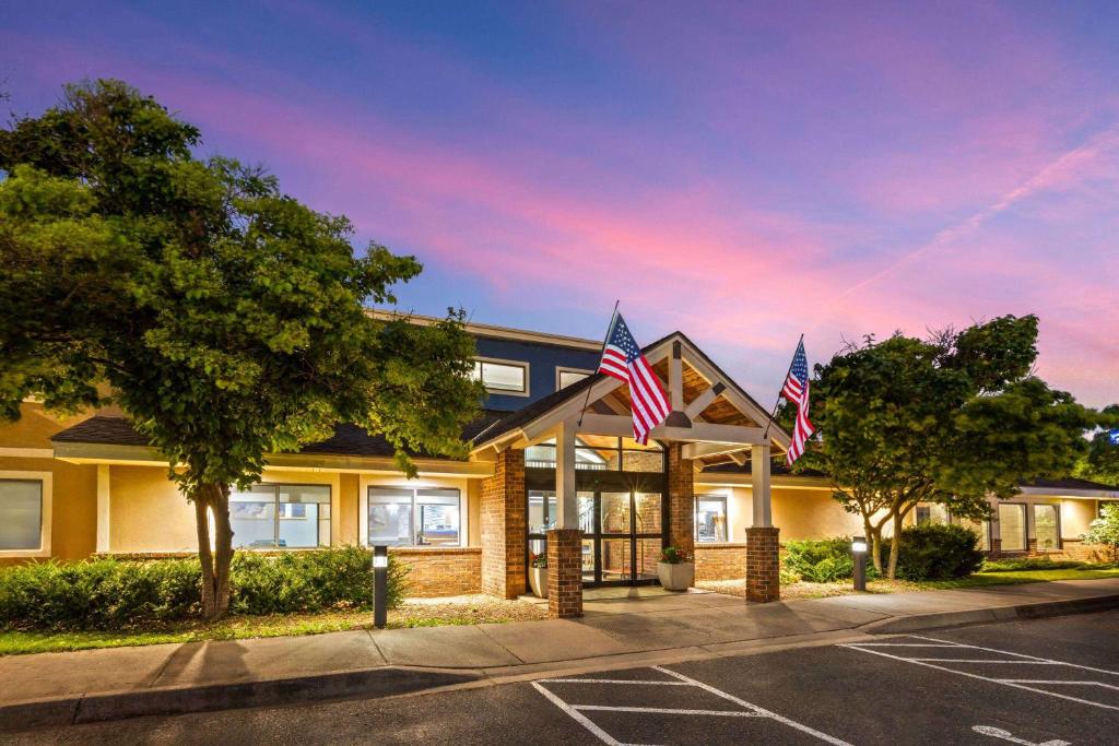 AmericInn by Wyndham North Branch, North Branch