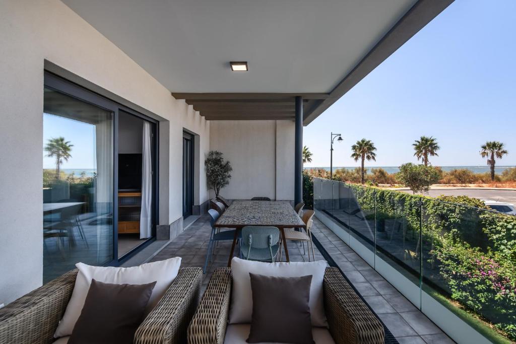 Los Flamencos by H - Playa de los Haraganes HLHF2004P32, Isla Canela