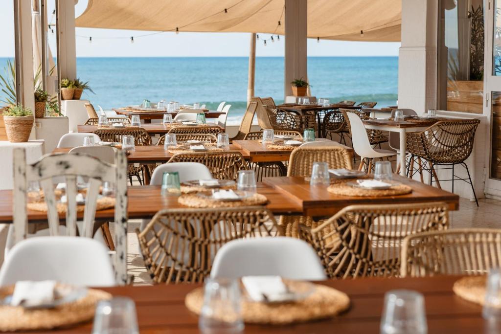 Cozy holiday home by the beach in Costabella Marbella 전경