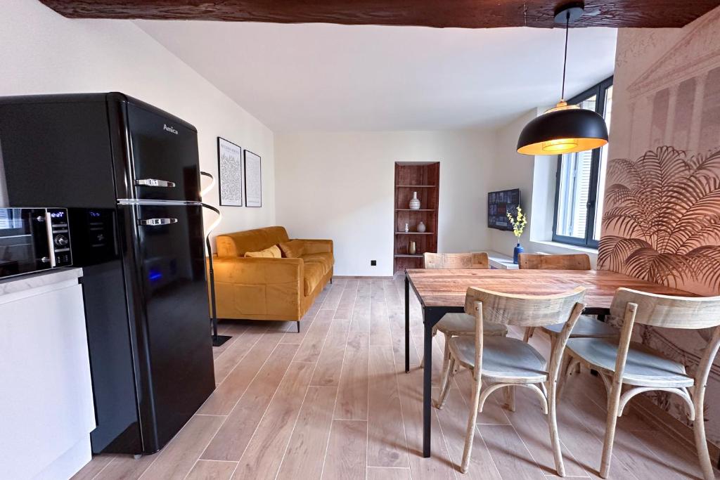 MACE Appartement avec SPA dans quartier Historique Exclusif Calme Coeur d'Antibes - 2