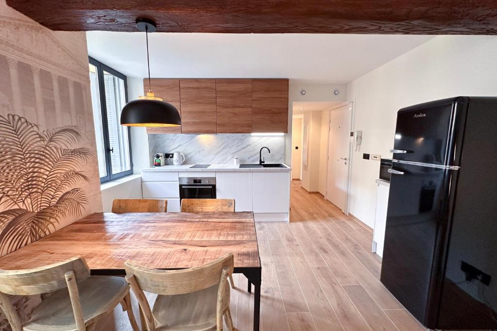MACE Appartement avec SPA dans quartier Historique Exclusif Calme Coeur d'Antibes - 4