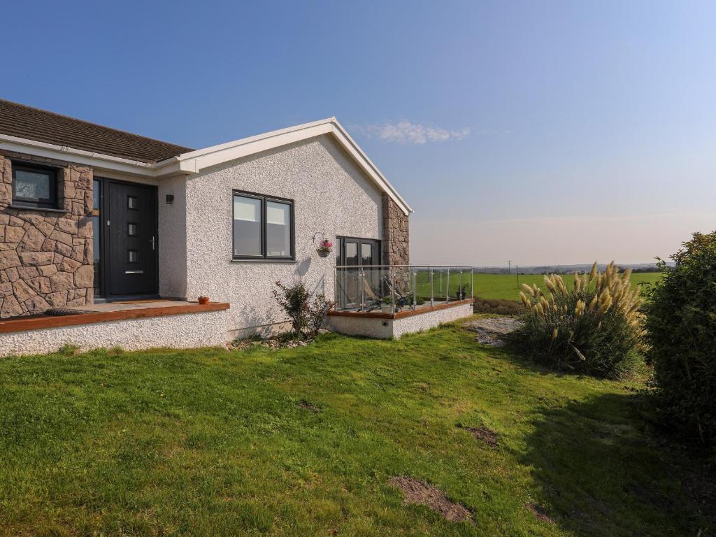 Corrie Knowe, Holyhead