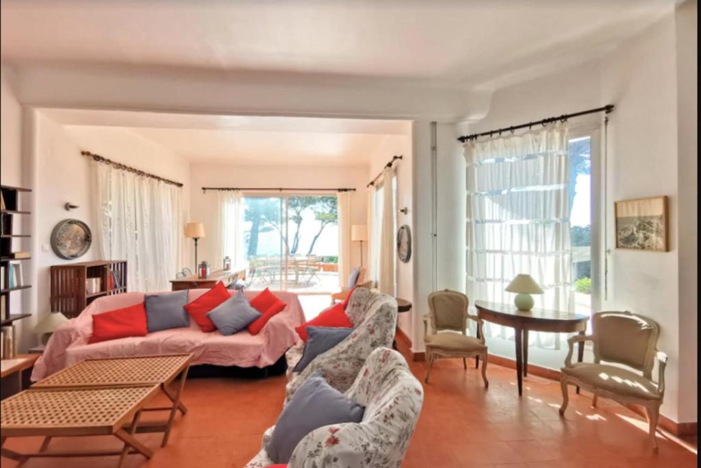 Beautiful villa with garden and sea view - 4